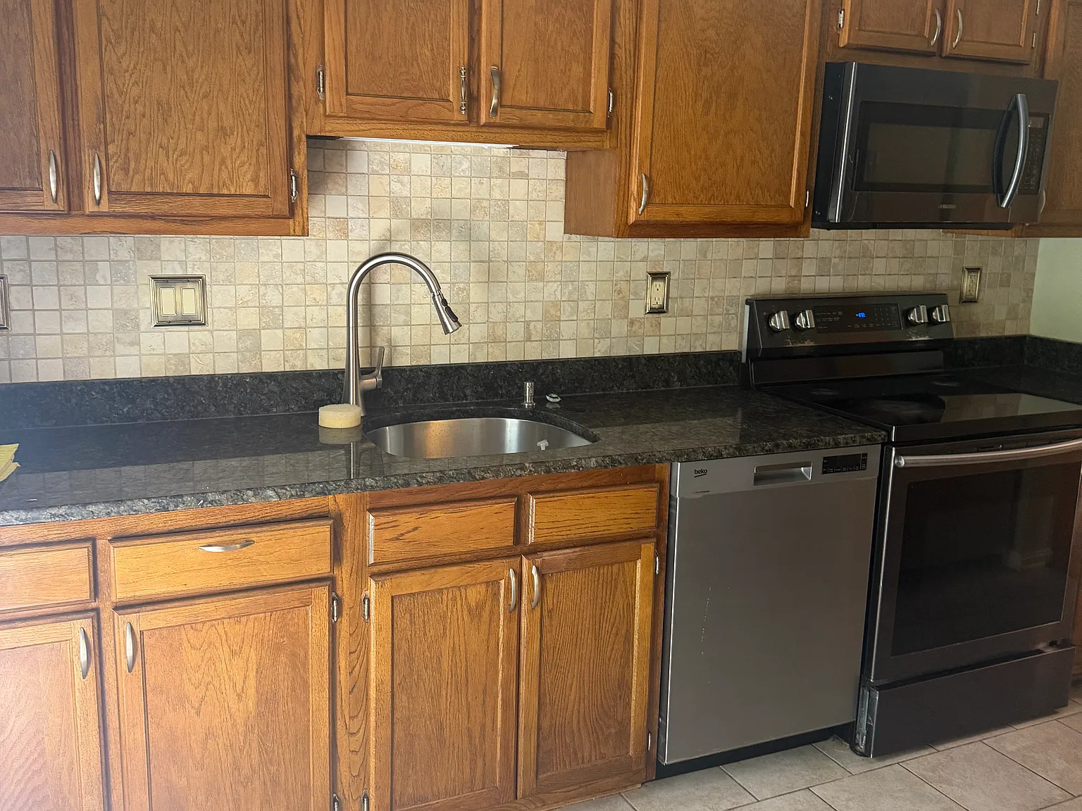 3 bed, 1470 sqft, $3,199 — Photo 4