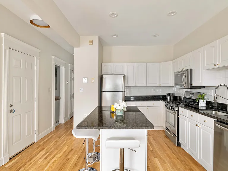 137 P St #2 — Photo 10