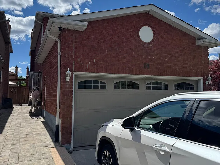 14 Romano Cres #LOWER — Photo 2