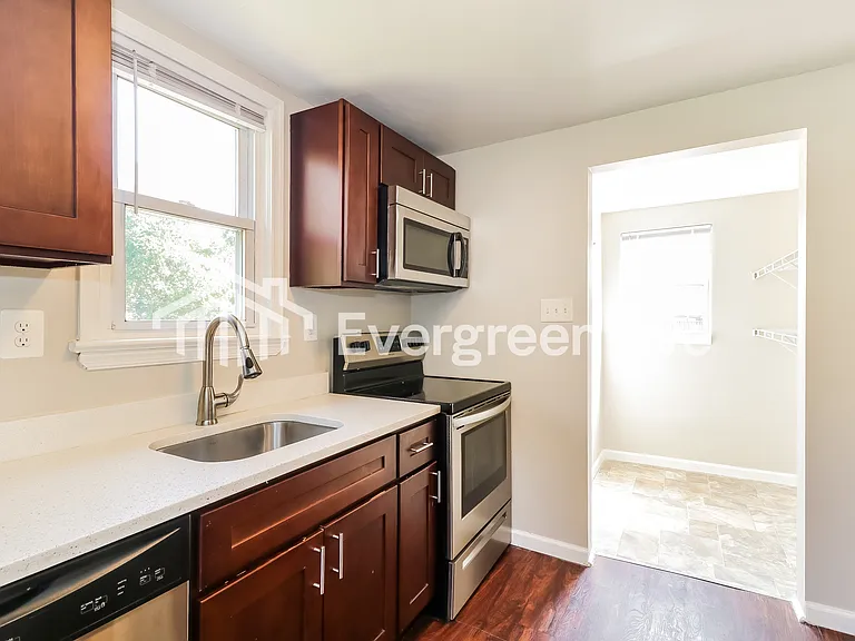 10024 Dolfield Rd — Photo 7