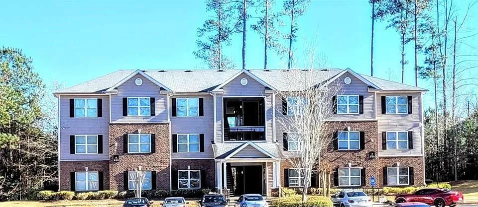 3101 Fairington Dr