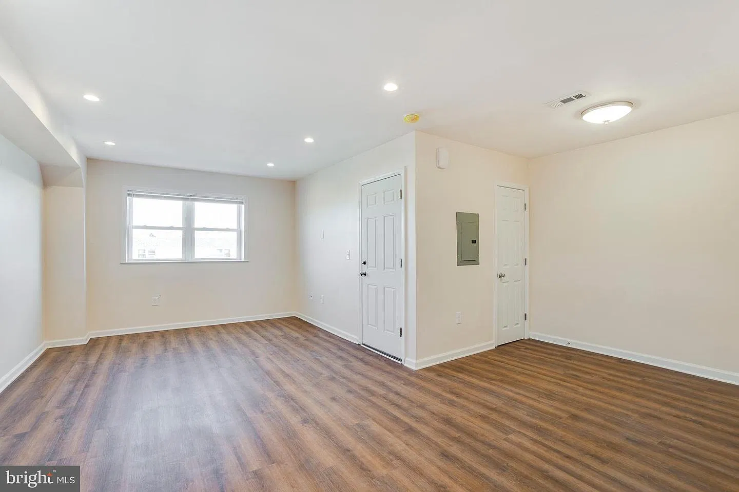 9410 Lansford Street - 2 — Photo 3