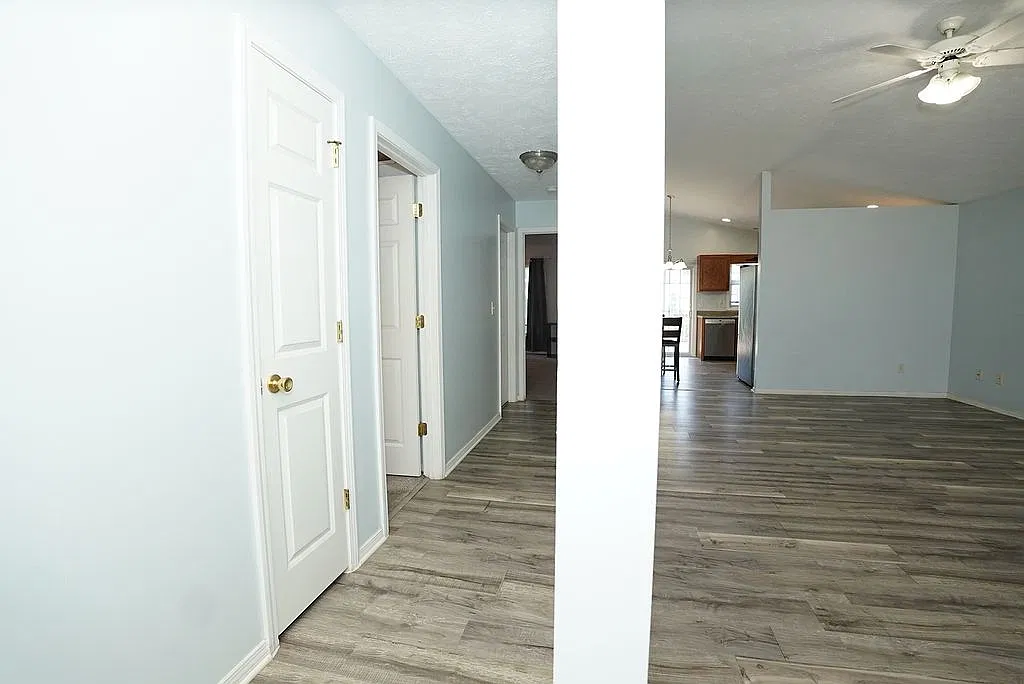 3 bed, 2472 sqft, $2,190 — Photo 4