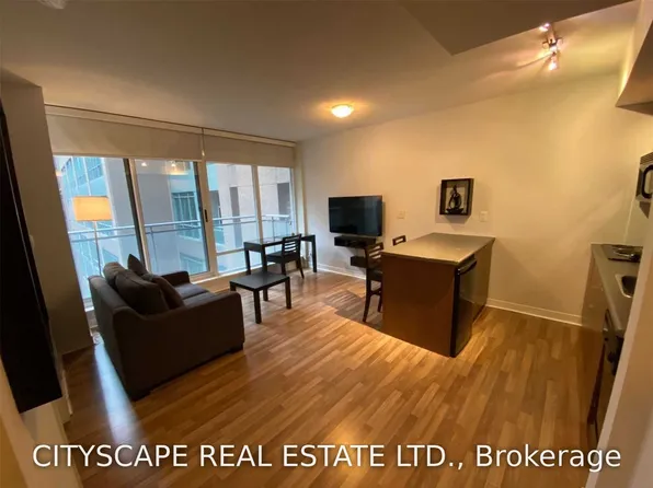 8 Colborne St #1702, Toronto, ON M5E 1E1