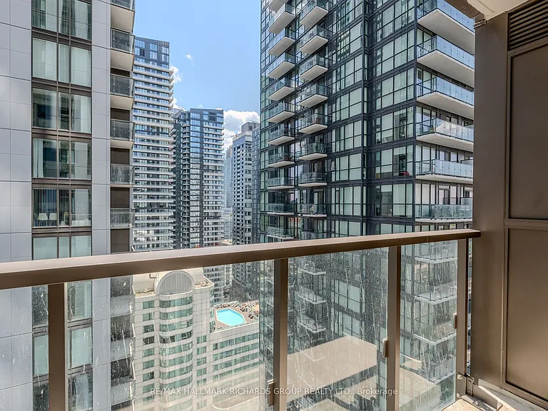 28 Widmer St #3023 — Photo 14