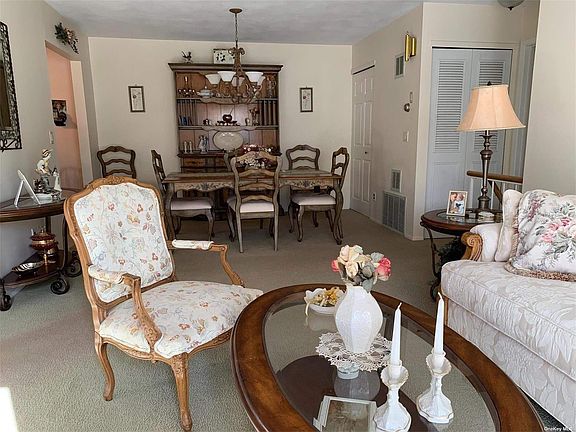 4th image of 96 Cambridge Dr #96