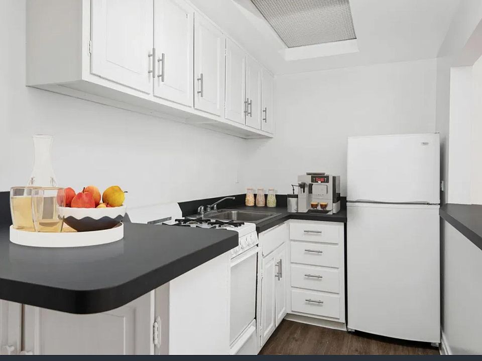 1st image of 431 W Diversey Pkwy #406