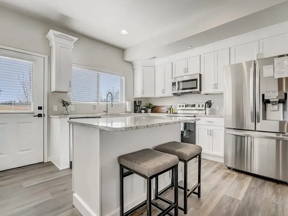 2220 E La Salle St #108