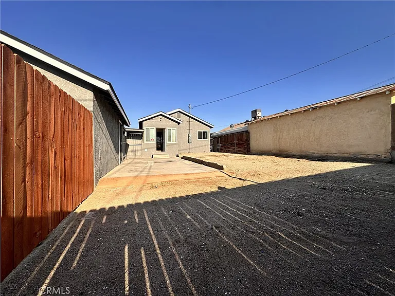 314 Wilshire Pl — Photo 22