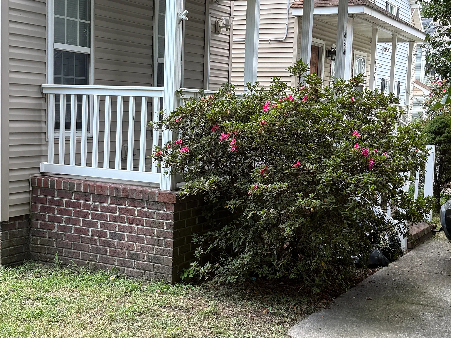 1828 Warfield St — Photo 3