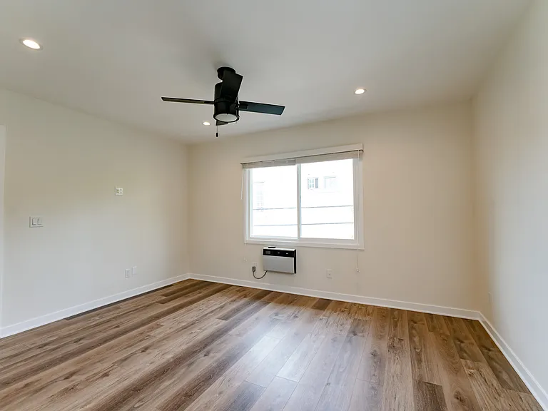 1319 Havenhurst Dr #15 — Photo 9