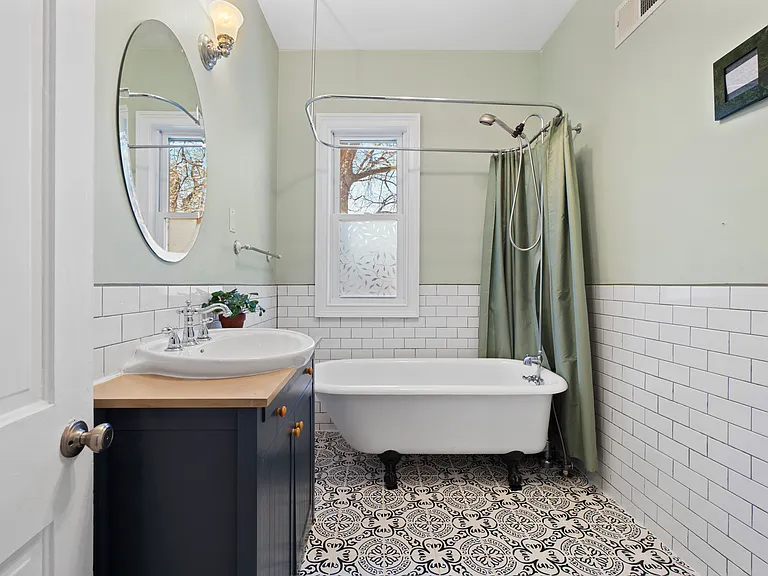 515 Boissevain Ave — Photo 17