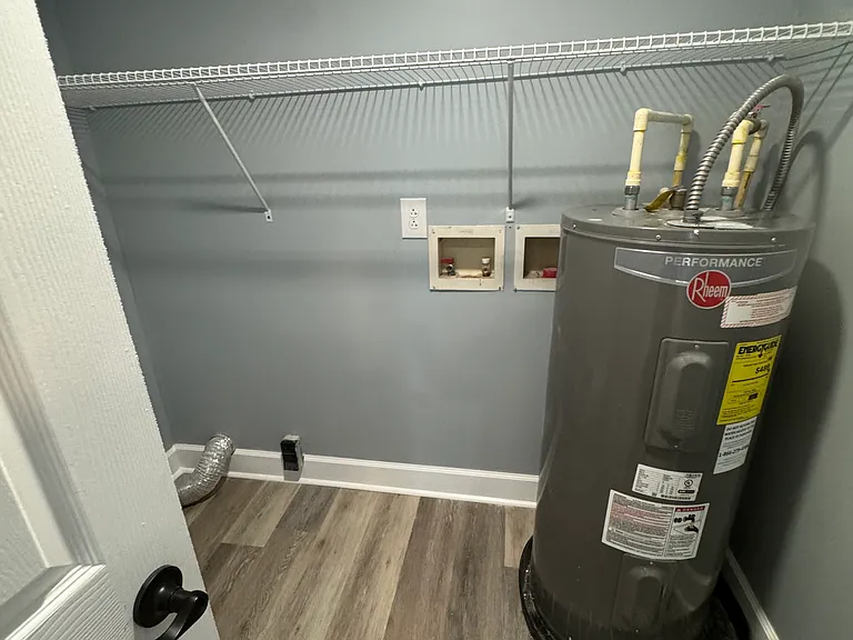 929 Saint Clair St — Photo 12