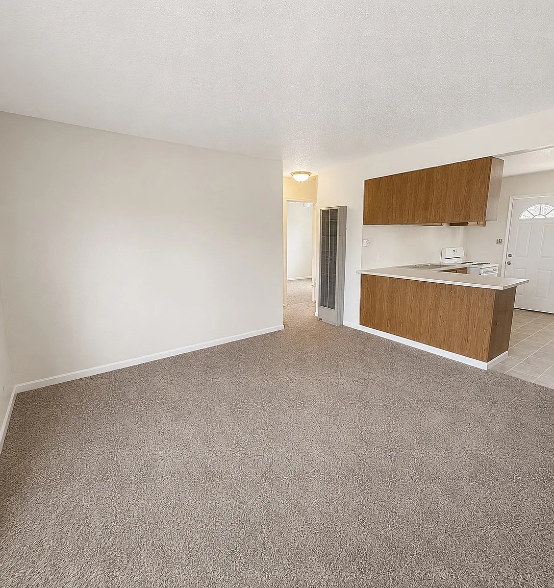 231 N Elm Ave — Photo 2