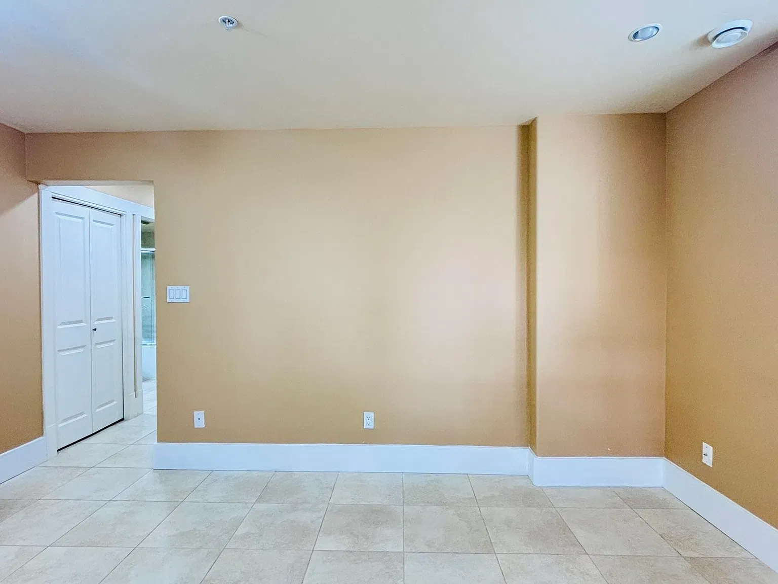 2139 W 22nd Ave — Photo 3