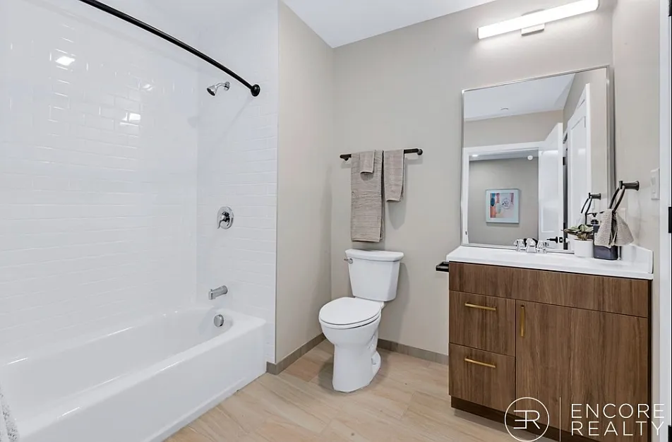 2 bed, 975 sqft, $3,225 — Photo 4