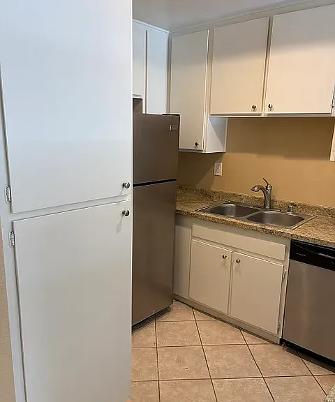1328 Vista Serena Ave — Photo 3