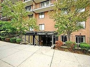 2322 30th Rd APT 3G, Astoria, NY 11102