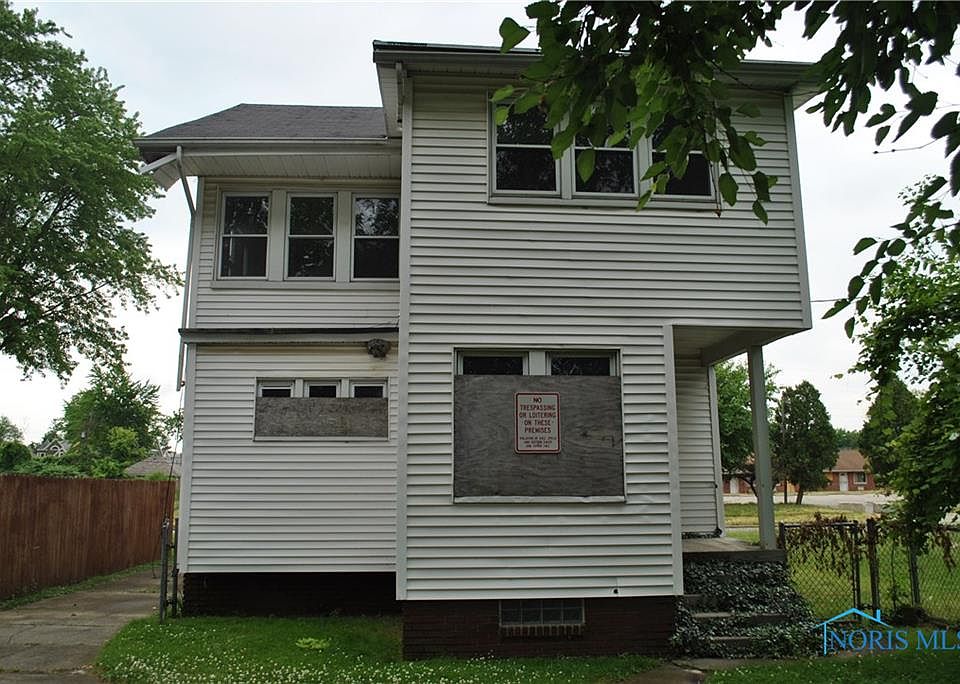 2nd image of 208 Islington St