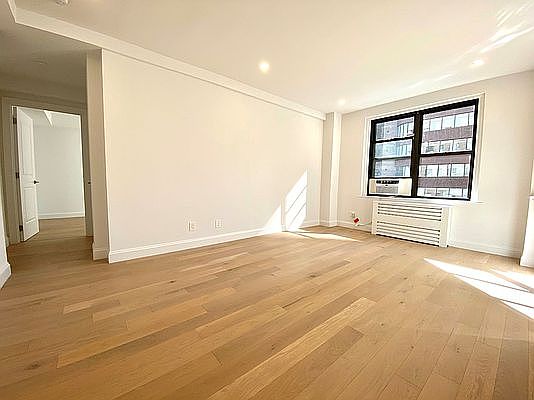 1st image of 160 E 48th St APT 6G