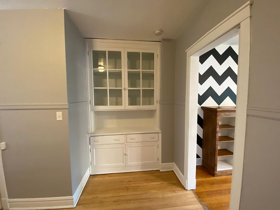 1st image of 1903 W Argyle St APT 2