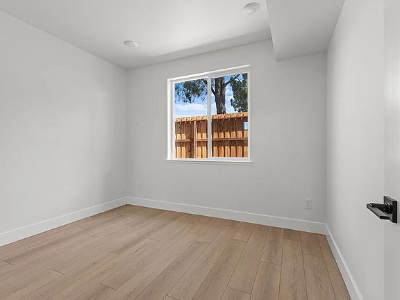 4th image of 4821 Chippendale Dr