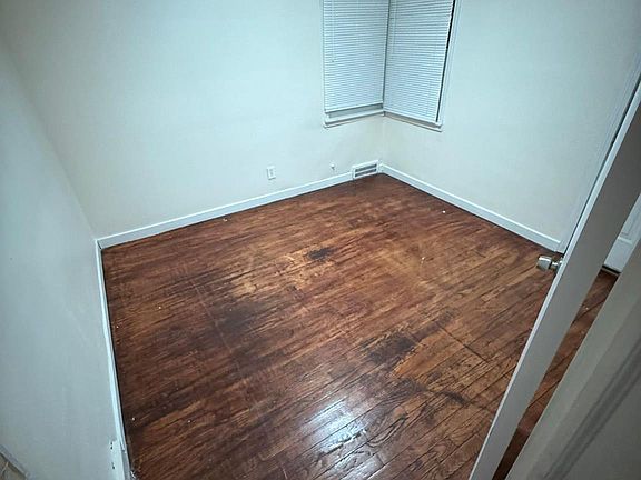 4th image of 15469 Troester St