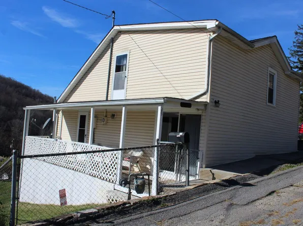 29 Camden Ave, Richwood, WV 26261