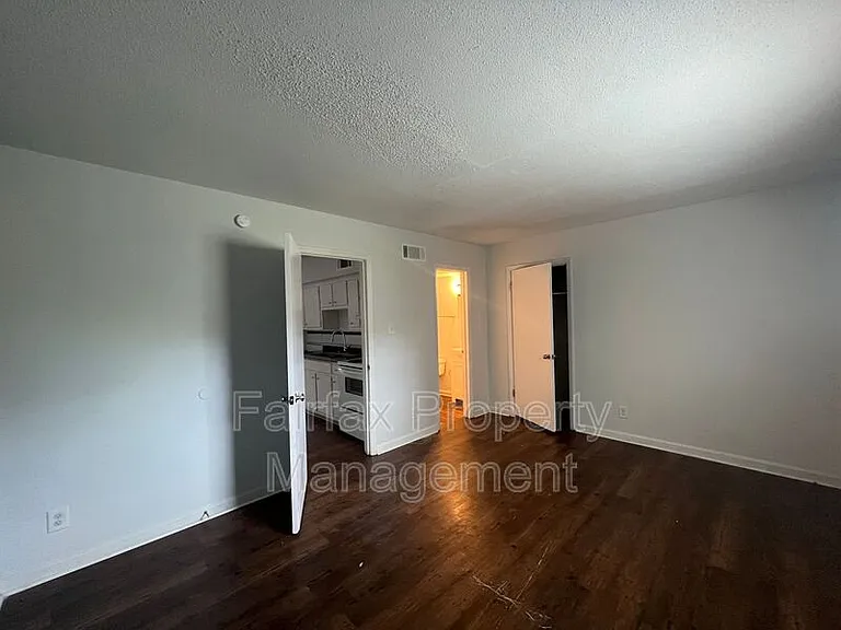 1011 Burke St #3 — Photo 9