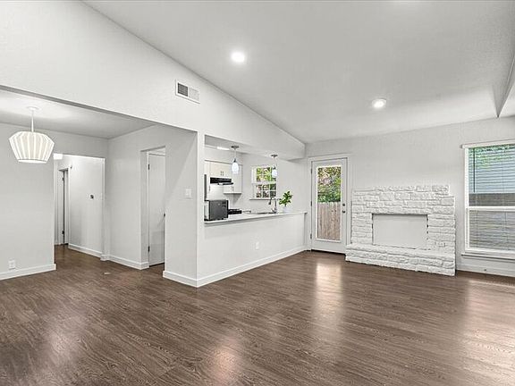 4th image of 826 King Albert St #B