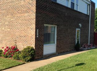 1216 Magnolia Ln, Herndon, VA 20170