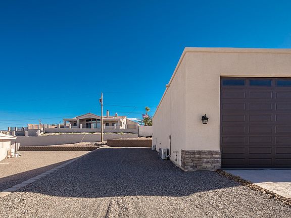 3rd image of 860 Bluecrest Pl