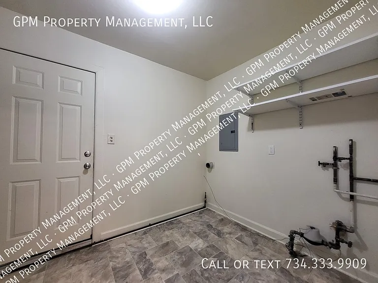 2036 Alberta St — Photo 8