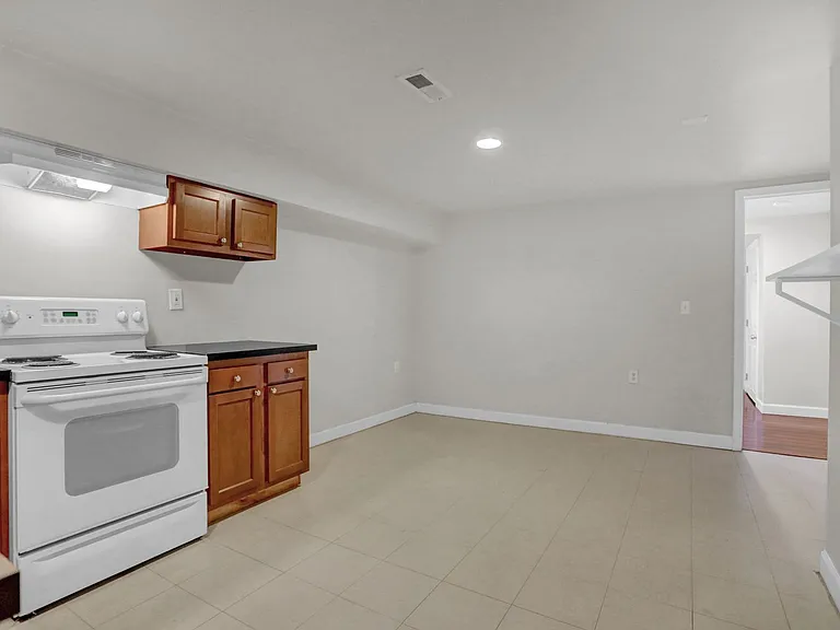 421 Elrino St — Photo 10