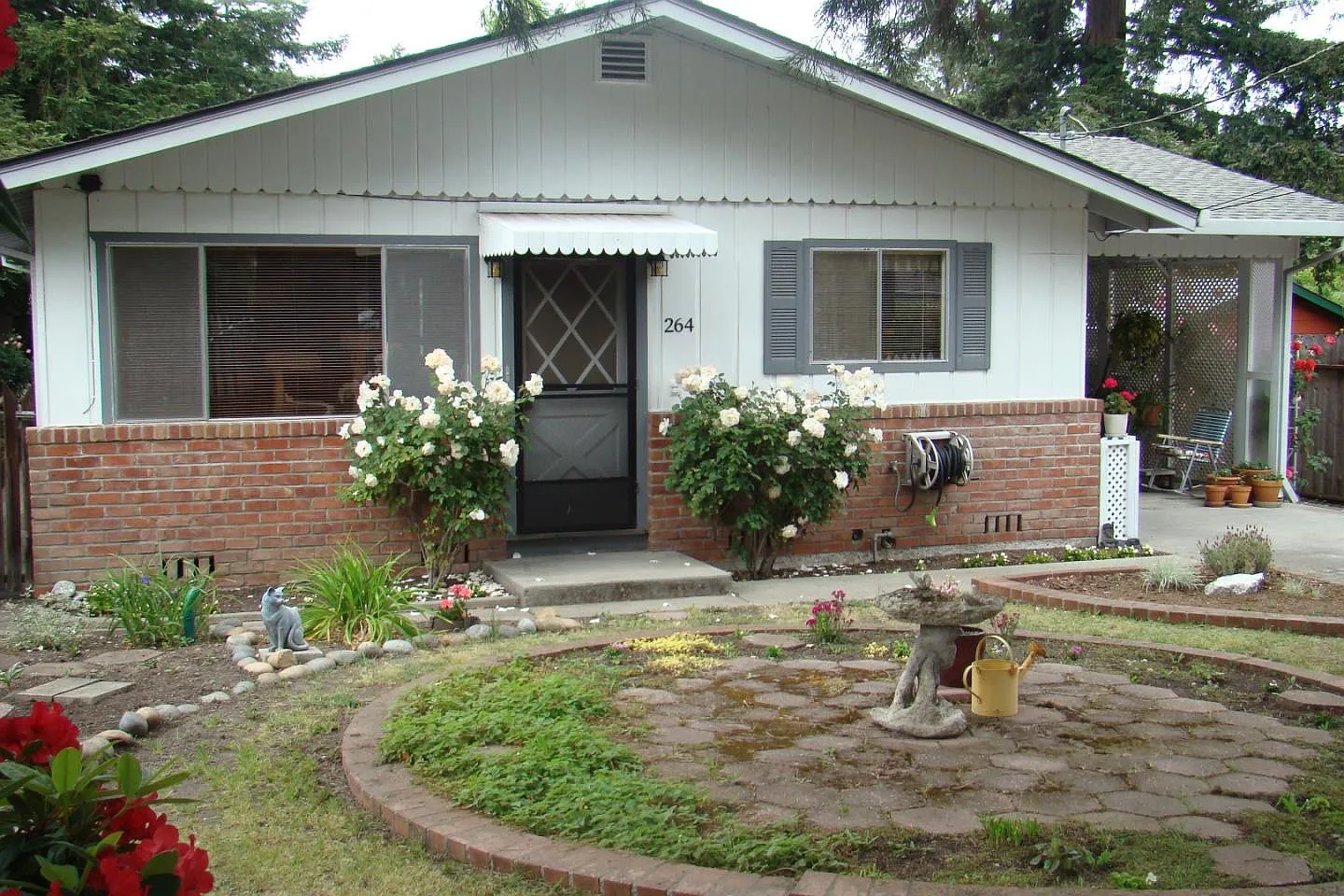 264 Laurel Dr photo 1