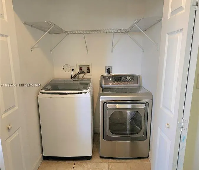 343 NE 36th Ter — Photo 4