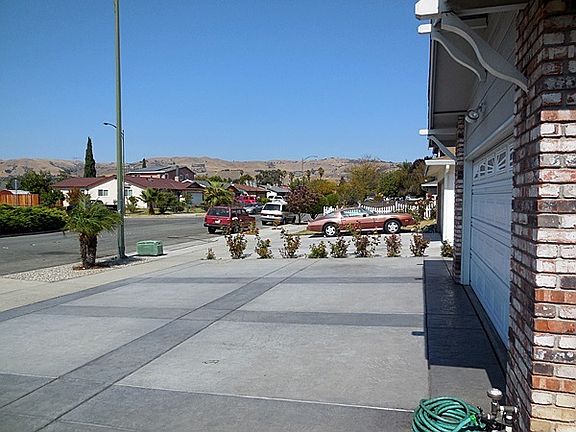 3rd image of 1731 S Capitol Ave