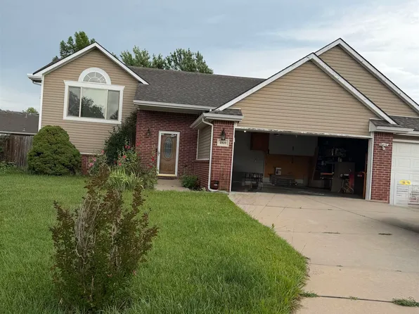 1810 S Fox Run Cir, Wichita, KS 67207