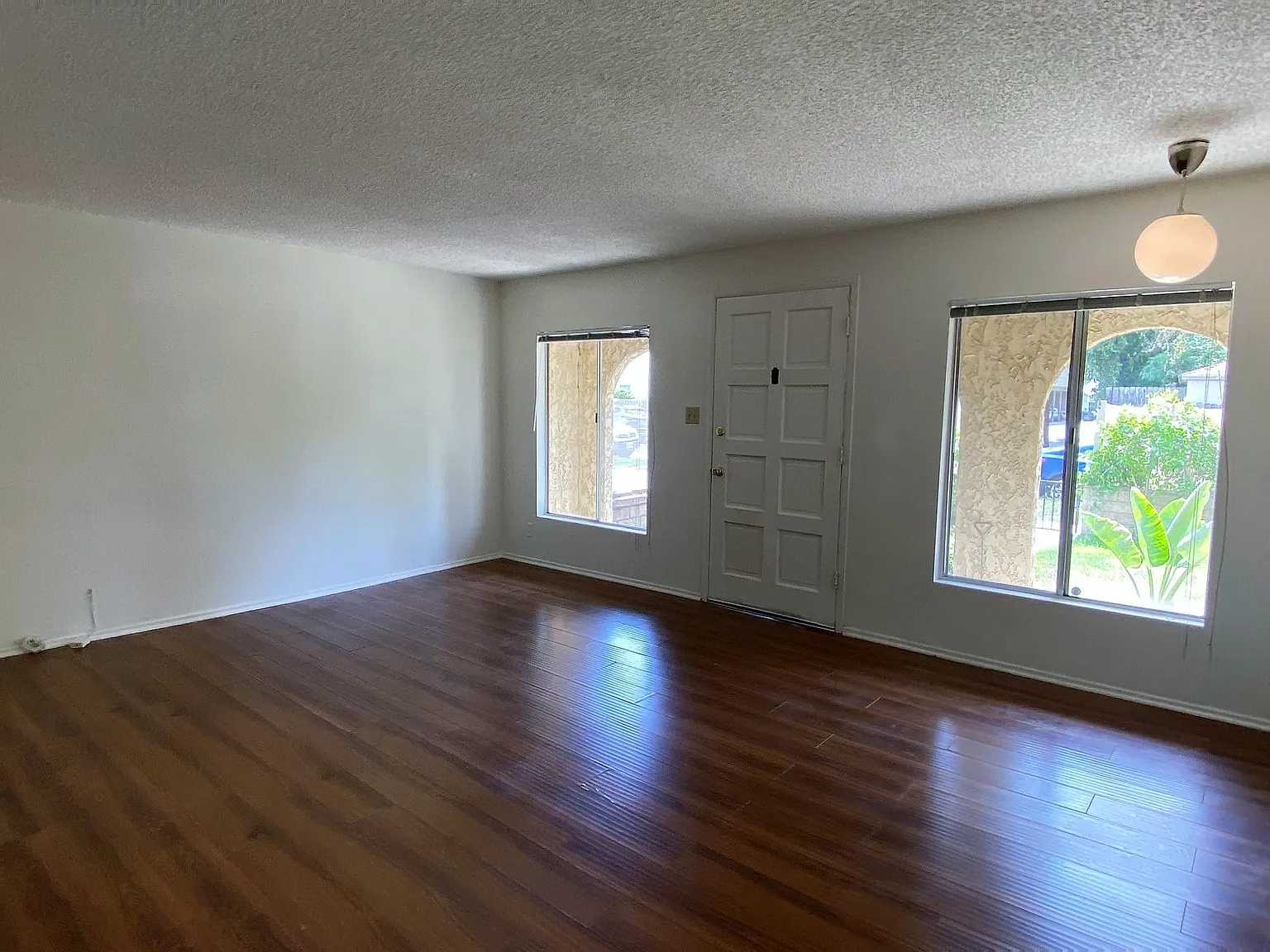 2 bed, 1100 sqft, $3,650 — Photo 2