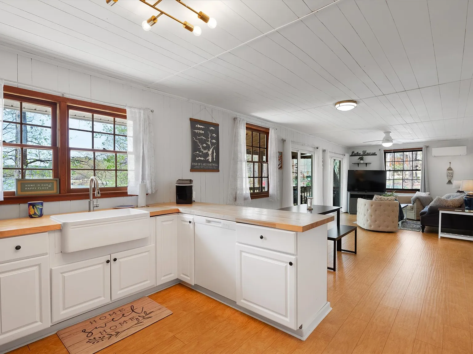 117 Woods Ln — Photo 2