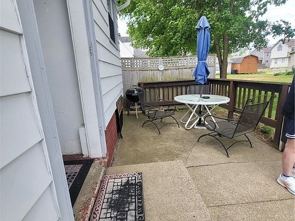 4th image of 536 Kenmore Ave SE
