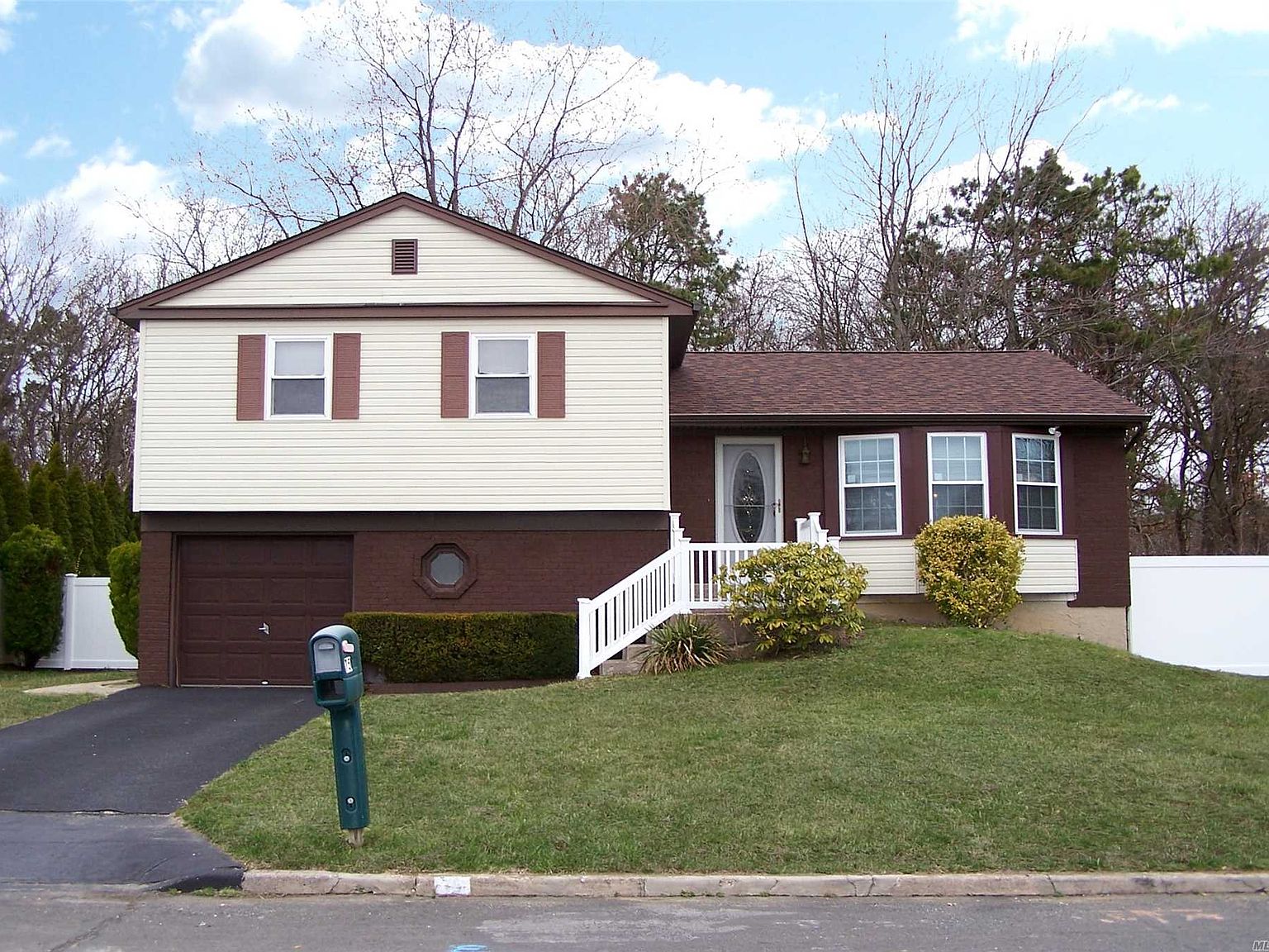 75 Joanne Dr, Holbrook, NY 11741 Zillow