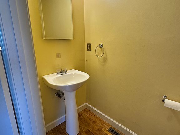 4th image of 126 Wimbledon Ct