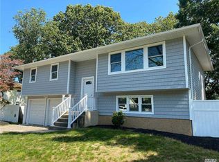 11 Jefferson Blvd, Pt Jefferson Station, NY 11776