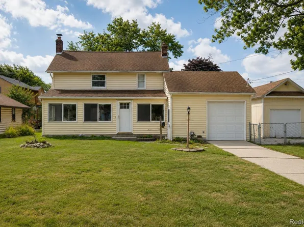 22464 Beach St, Saint Clair Shores, MI 48081