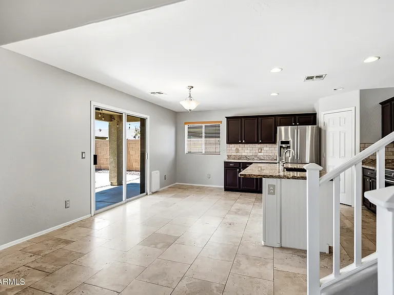 3289 E Waterman St — Photo 8