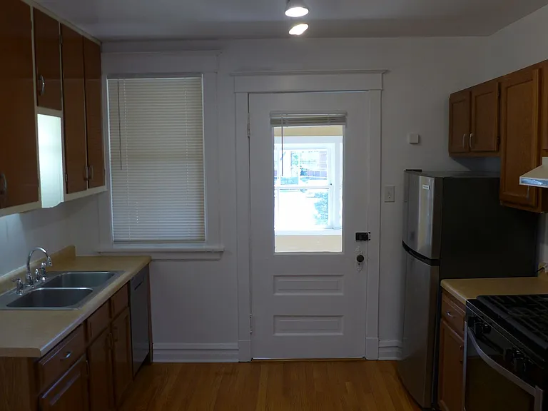 136 Elgin Ave — Photo 24