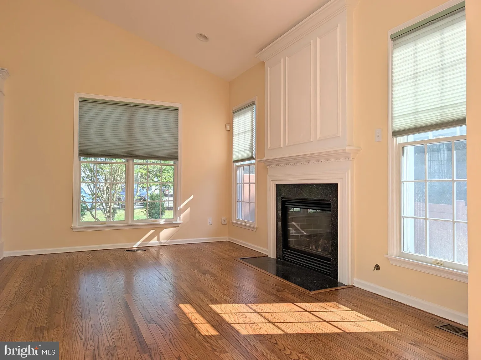 3 bed, 3.5 bath, 2350 sqft, $5,000 — Photo 4