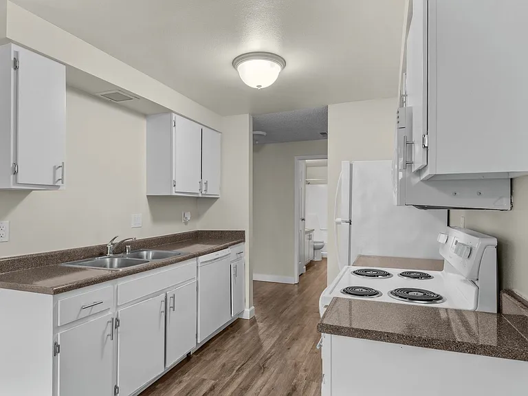 Irving Place Apartments — Photo 35