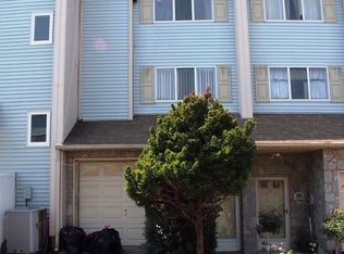 36 Prince Ln, Staten Island, NY 10309